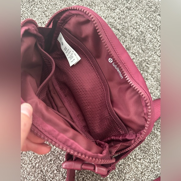 Lululemon 2L maroon - Picture 3 of 6